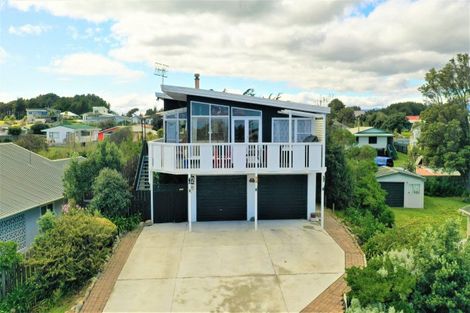Photo of property in 72 Park Avenue, Waitarere Beach, Levin, 5510