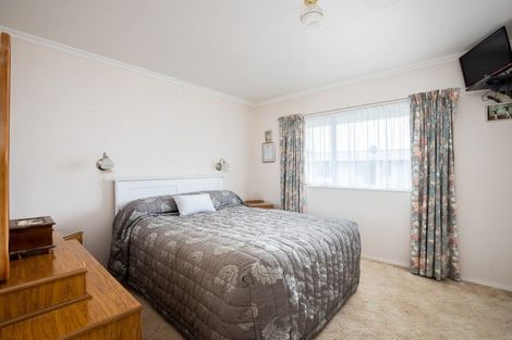 Photo of property in 68 Riversdale Drive, Merrilands, New Plymouth, 4312