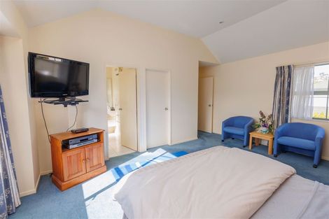 Photo of property in 6 Gresford Place, Churton Park, Wellington, 6037