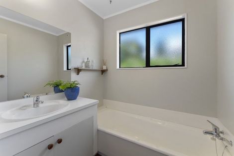 Photo of property in 40 Walton Avenue, Waikanae, 5036