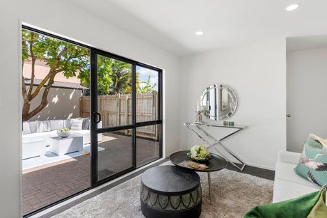 Photo of property in 11 Spalding Rise, Golflands, Auckland, 2013