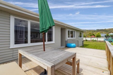 Photo of property in 14 Benge Crescent, Clouston Park, Upper Hutt, 5018