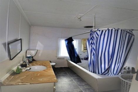 Photo of property in 16 Beach Road, Castlecliff, Whanganui, 4501