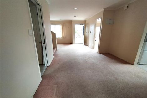 Photo of property in 11 Woodridge Avenue, Northcross, Auckland, 0630