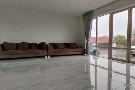 Photo of property in 17 Burgundy Park Avenue, Henderson, Auckland, 0612