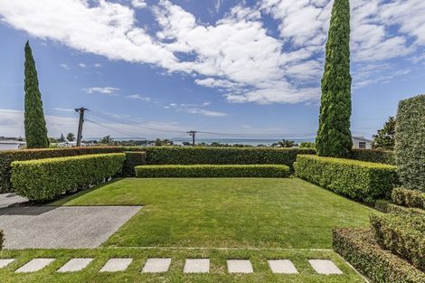 Photo of property in 8 Eastcliffe Road, Castor Bay, Auckland, 0620