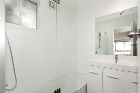 Photo of property in 1/8 Rewi Street, Torbay, Auckland, 0630