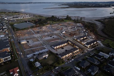 Photo of property in 1/6 Ngaroma House Drive, Hobsonville, Auckland, 0616