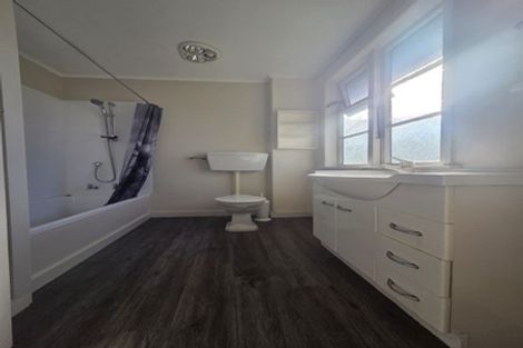 Photo of property in 354 Oxford Terrace, Avalon, Lower Hutt, 5011