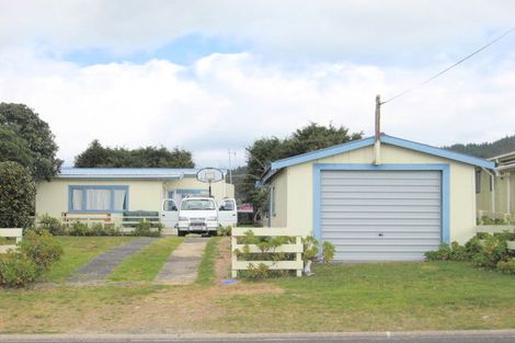 Photo of property in 113 Ocean Road, Whangamata, 3620