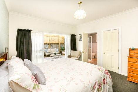 Photo of property in 204a Tukapa Street, Westown, New Plymouth, 4310