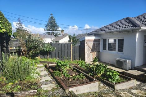 Photo of property in 1/20 Humphrey Kemp Avenue, Henderson, Auckland, 0612