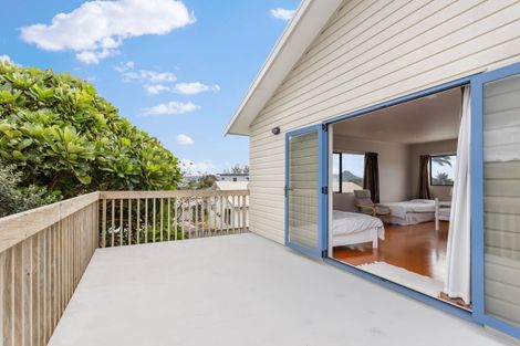 Photo of property in 15 The Crowsnest, Cooks Beach, Whitianga, 3591