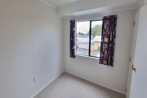 Photo of property in 4 Mayfair Place, Westown, New Plymouth, 4310