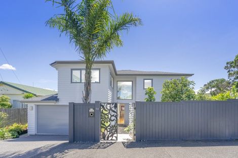 Photo of property in 15a St Michaels Avenue, Point Chevalier, Auckland, 1022