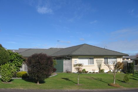 Photo of property in 1 Conacher Close, East Tamaki Heights, Auckland, 2016