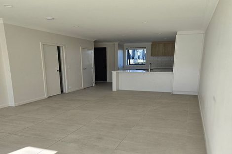 Photo of property in 8 Park Green Avenue, Rosehill, Papakura, 2113