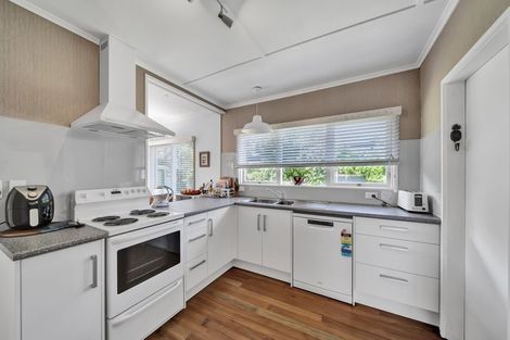 Photo of property in 28 Camberwell Road, Hawera, 4610