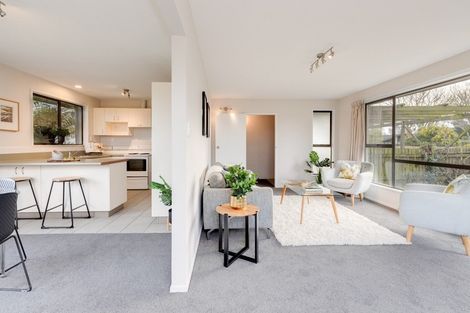 Photo of property in 21 Clivedon Place, Redwood, Christchurch, 8051