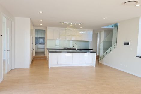 Photo of property in 109 Medallion Drive, Oteha, Auckland, 0632