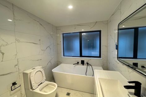 Photo of property in 25 Armstrong Place, New Lynn, Auckland, 0600