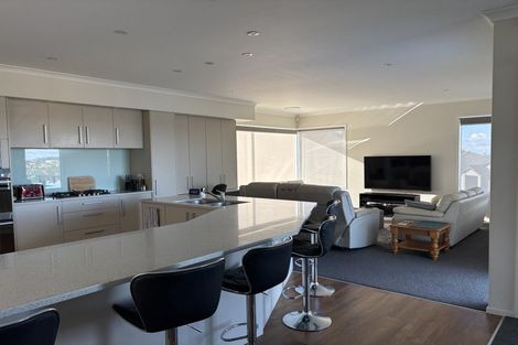 Photo of property in 7 Dorchester Place, Orewa, 0931