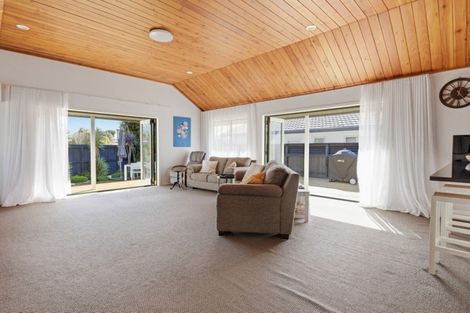 Photo of property in 32 Webb Place, Papamoa Beach, Papamoa, 3118