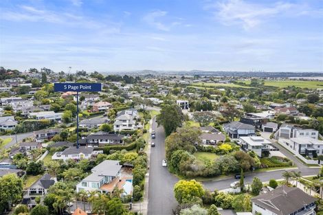 Photo of property in 5 Page Point, Mellons Bay, Auckland, 2014