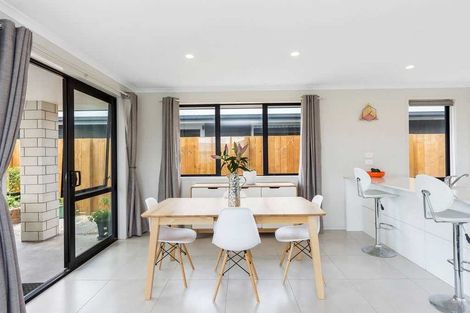 Photo of property in 15 Oka Street, Papamoa Beach, Papamoa, 3118