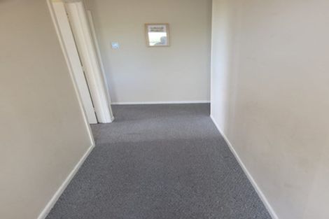 Photo of property in 21 Maui Pomare Street, Blockhouse Bay, Auckland, 0600