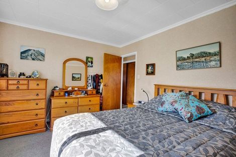 Photo of property in 44 Rawhitiroa Road, Eltham, 4322