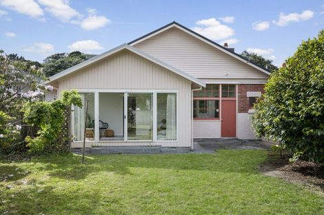 Photo of property in 67 Para Street, Miramar, Wellington, 6022