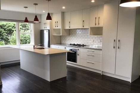 Photo of property in 18 Cave Road, Houghton Bay, Wellington, 6023