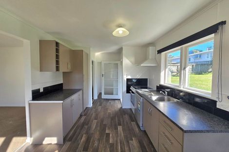 Photo of property in 16 Blenheim Street, Glenfield, Auckland, 0629