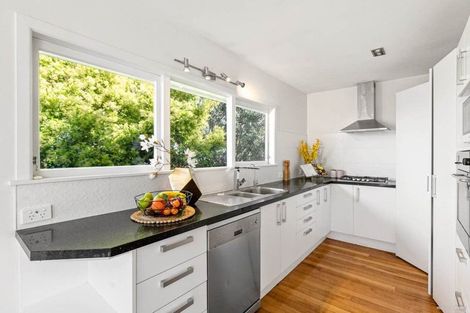 Photo of property in 158 Carlisle Road, Northcross, Auckland, 0632