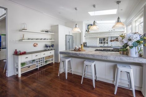 Photo of property in 8 Cheltenham Road, Devonport, Auckland, 0624