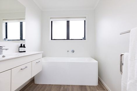 Photo of property in 35 Plescher Crescent, Leamington, Cambridge, 3432