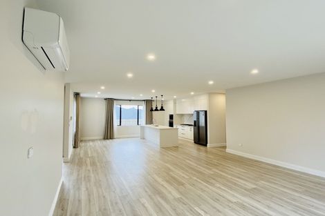 Photo of property in 21 Reserva Crescent, Kumeu, 0810