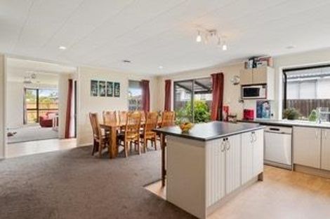 Photo of property in 70 Royal Park Drive, Parklands, Christchurch, 8083