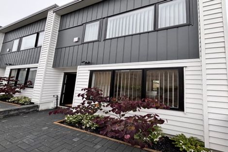 Photo of property in 4/94 Godley Road, Green Bay, Auckland, 0604