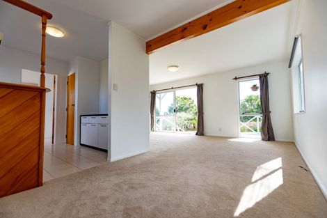 Photo of property in 1396 Whangaparaoa Road, Army Bay, Whangaparaoa, 0930