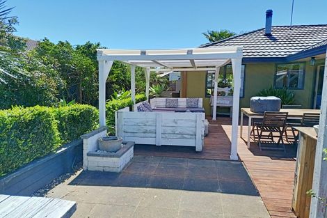 Photo of property in 42 Katerini Grove, Papamoa Beach, Papamoa, 3118