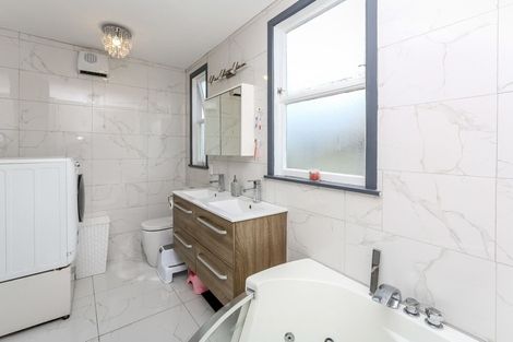 Photo of property in 22 Weymouth Street, New Plymouth, 4310