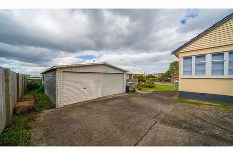 Photo of property in 2 Fruitvale Road, New Lynn, Auckland, 0600