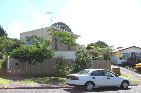 Photo of property in 1/76 Cockayne Crescent, Sunnynook, Auckland, 0620