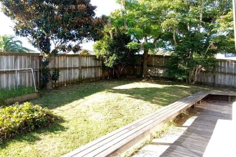 Photo of property in 118 Bradbury Road, Botany Downs, Auckland, 2010