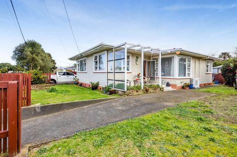 Photo of property in 13 Dixon Avenue, Hawera, 4610