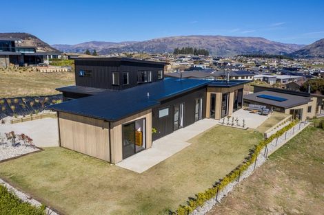 Photo of property in 31 Kirimoko Crescent, Wanaka, 9305