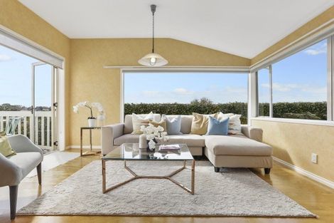 Photo of property in 12 Ross Avenue, Glenfield, Auckland, 0629