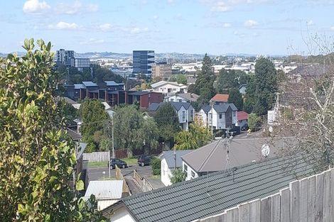 Photo of property in 12 Ruawai Road, Mount Wellington, Auckland, 1060